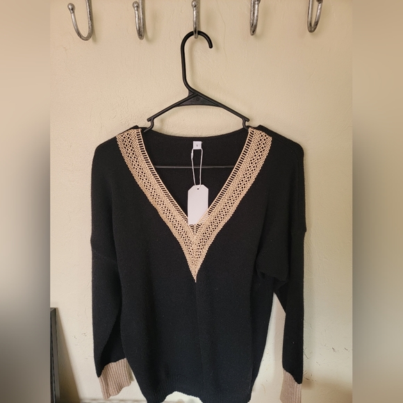 Olgora Special Trim Sweater - Picture 3 of 3